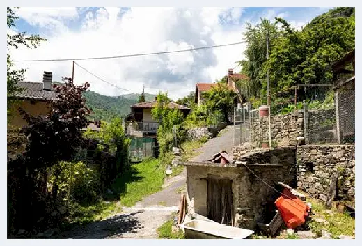 自建房 | 农村盖房子用泥土瓦怎么样,相比水泥瓦哪个更有优势呢? | 自建房