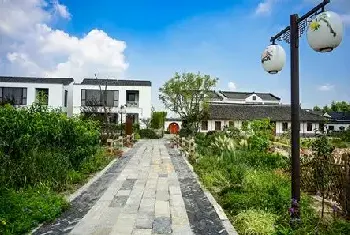 自建房指南 | 适合住东户的四大属相是哪些？居住在什么样的房子里财运好？